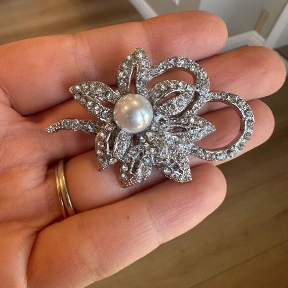 Vintage Jewelry Silver Tone Faux Pearl Flower Brooch Flower Pin - Picture 3 of 6